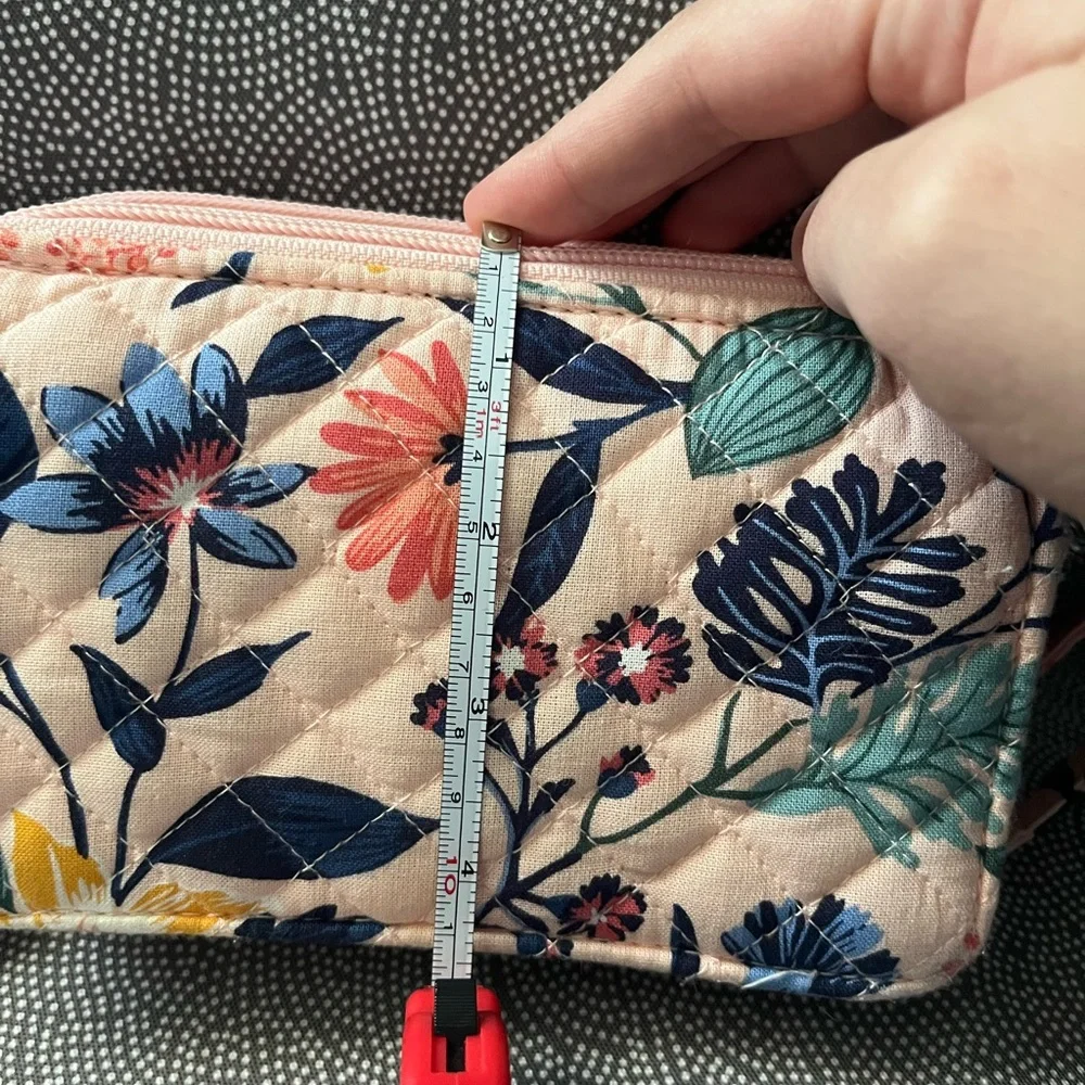 Vera Bradley Floral Print Wristlet Clutch *Make an Offer or Bundle*